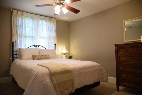 West Allis House | Cozy Home Near all Milwaukee Attractions