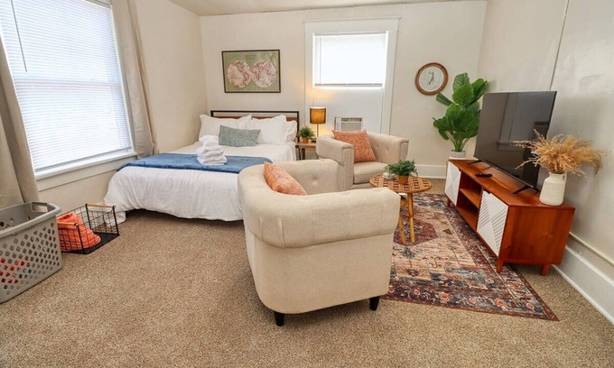 Near South House | Cozy Home | Near Downtown | 5 beds