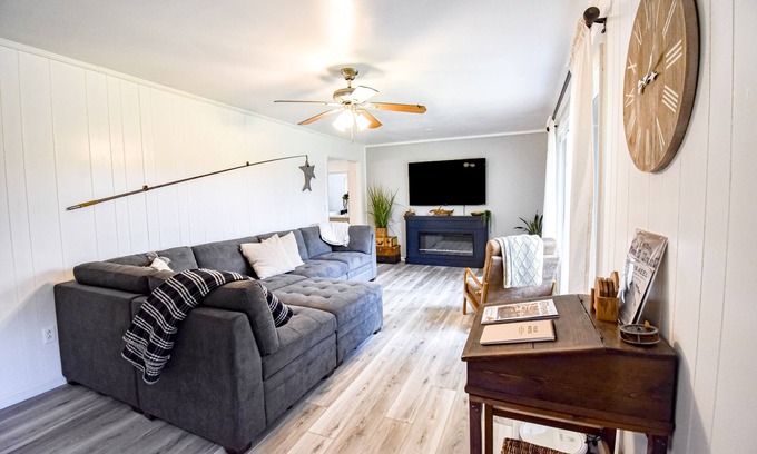 Mineral Bluff Cabin | Cozy home, near Toccoa River, fishing/tubing with a washer/dryer-Dogs ok
