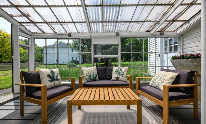 Independence House | Cozy home, w/chef's kitchen, pet friendly near Cuyahoga National Park