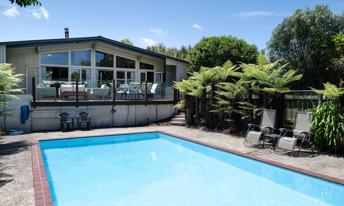 Springfield House | Cozy home with a pool! 5 minutes to Rotorua Town Centre.