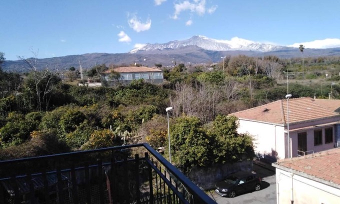 Linera Condo | Cozy home with Etna view and beach nearby