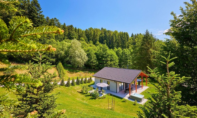 Bednja House | COZY HOME WITH JACUZZI&SAUNA