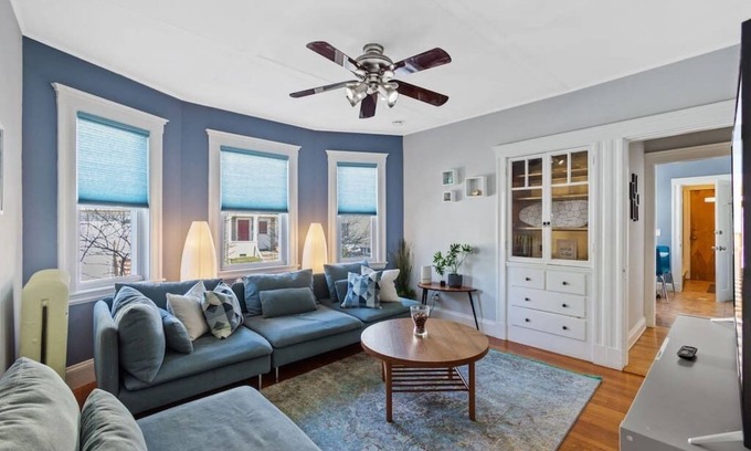 South Medford House | Cozy House close to TUFTS, Harvard, MIT 3BR