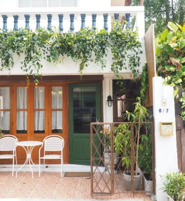 Old City Villa | Cozy House in Middle of Old Town Chiangmai