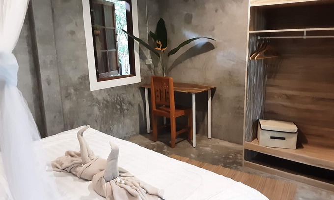 Koh Tao House | Cozy house in tranquil Tambon Ko Phangan with WiFi, AC