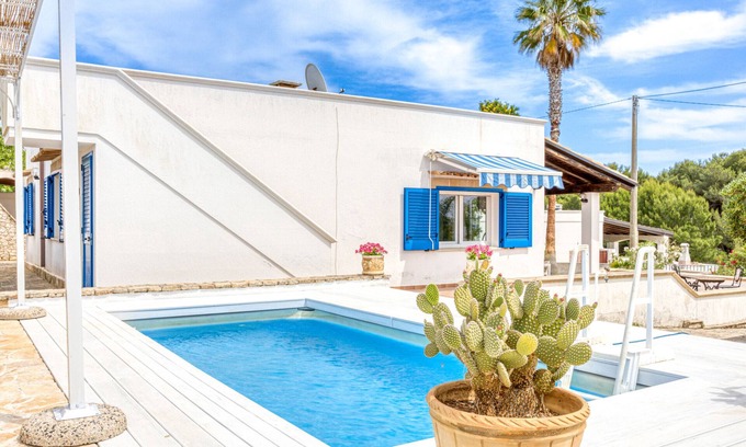 Marina di Pescoluse House | Cozy house with pool 1km from sandy beach in Pescoluse