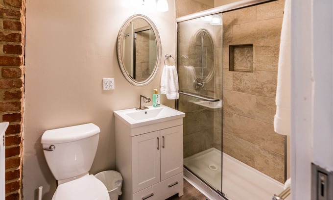 Kansas City Cottage | Cozy in KC! Laundry, Kitchen, Deck, Parking, near downtown and the Northland