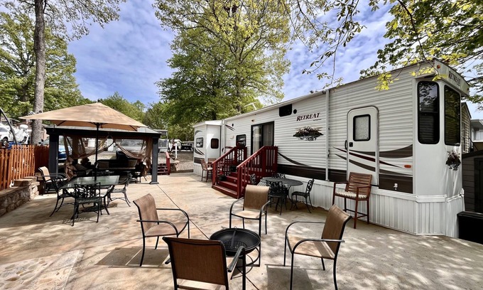 New London House | Cozy Lake Getaway at Badin Shores Resort! Beach - Pool - FUN!