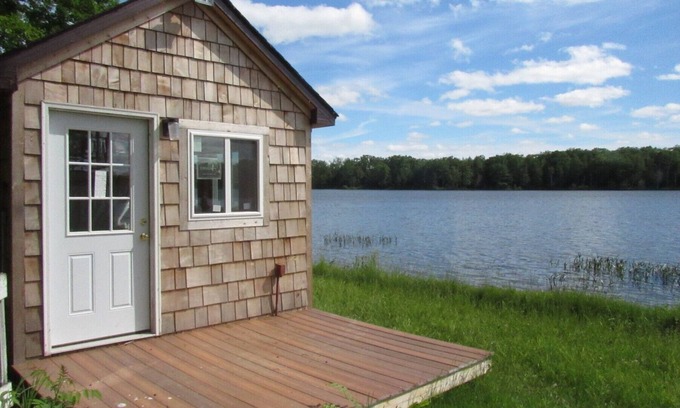 Lupton Cabin | Cozy Lake Side Cabin