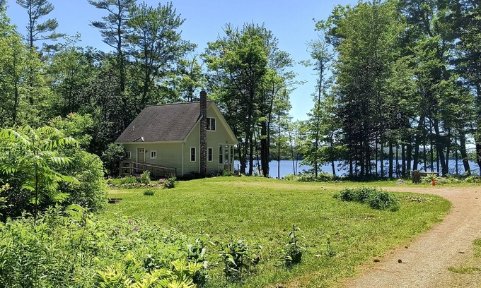 Belmont Cottage | Cozy Lakefront Cottage in mid-coast Maine