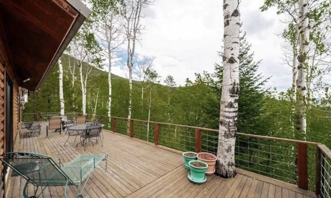 Irwin Cabin | Cozy Lakeview Cabin outside Jackson HolenPallisades Reservoir