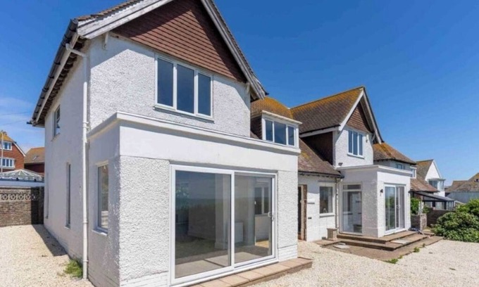 Rottingdean House | Cozy Large Bedroom with Stunning Sea View