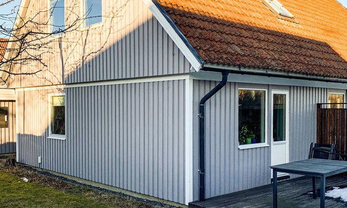 Almsta House | Cozy, large vacation home in close proximity to the water.