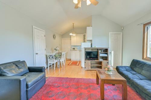 Levittown Apartment | Cozy Levittown Apartment Full Kitchen and Smart TV!