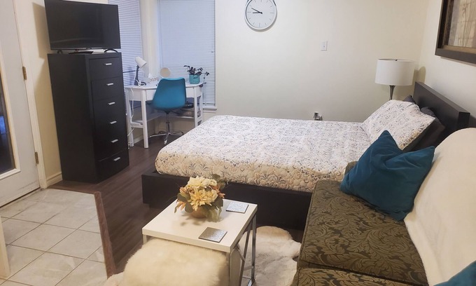 Langford House | Cozy little all private one bedroom and den that accommodates 4 people