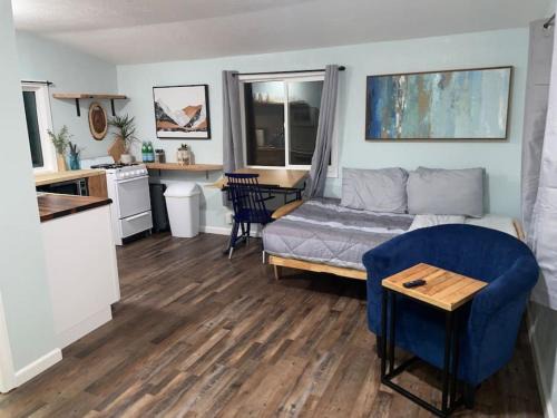 North Star House | Cozy Little Cabin Slumber Village 3