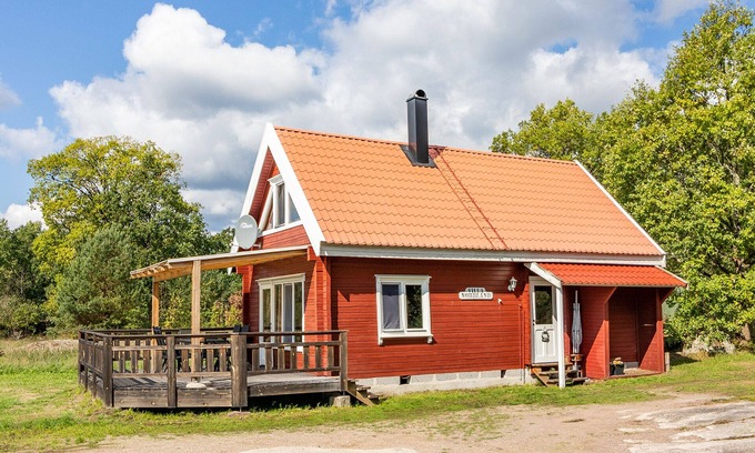 Skaftet House | Cozy log cabin near the Baltic Sea, ideal for fishing and relaxing