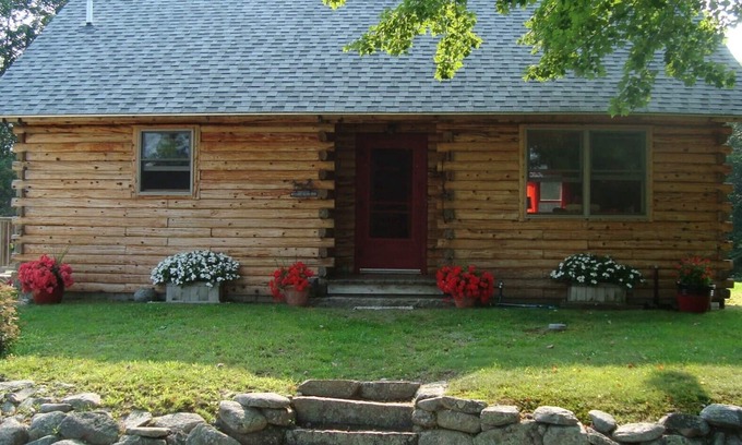 Mount Desert Cabin | Cozy log cabin on Beech Hill.