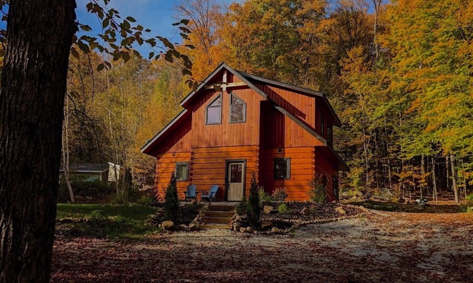 Faraday Cabin | Cozy Log Cabin w/Lake Access. Pet Friendly