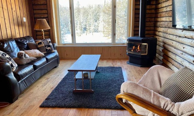 La Minerve House | Cozy log cottage