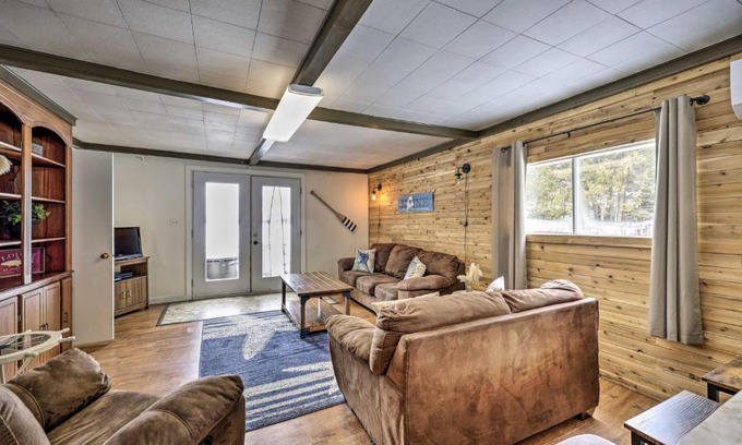 Saint David House | Cozy Maine Lakefront Cabin Rental