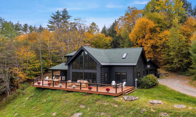 Brownsville Cabin | Cozy Modern Cabin w/Hot Tub & Beautiful View
