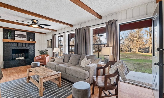 Uncertain Cabin | Cozy Modern Cabin with RV Site & Canoes @ Caddo Shores Cabins, Uncertain Texas
