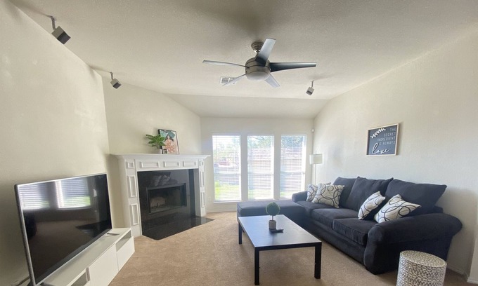 Killeen House | Cozy modern house-3beds/2baths