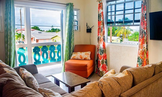 Ruby Apartment | Cozy Modern Upstairs 2 Bed A/C Apt Near 2 Everything