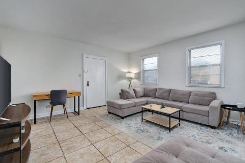 Anniston Apartment | Cozy modest apartment sleeps 6