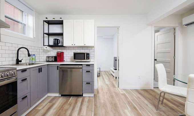 Ahuntsic House | Cozy Montreal retreat in the charming neighborhood of Ahuntsic (5mn to Sauvé)