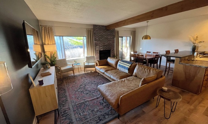 Plymouth House | Cozy Mountain Townhouse
