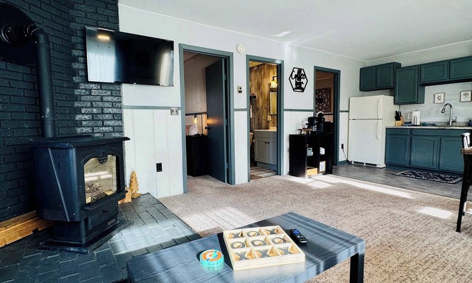 Bessemer House | Cozy Mountain View Condo at Powderhorn Mountain