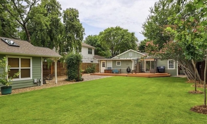 Allandale House | Cozy Multi-Property Bungalow in Central Austin W/Hot Tub