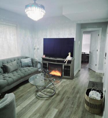 Essex Apartment | Cozy & Near Downtown & Hyde Park