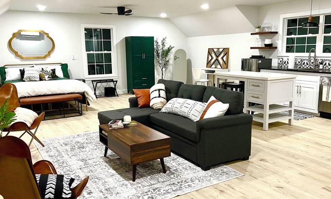 Bartlesville Apartment | Cozy, new and modern guesthouse. Don’t get a hotel, get a VILLA!