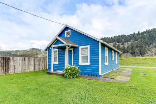 Orick House | Cozy NorCal Cottage 2 Mi to Redwoods and Beaches!