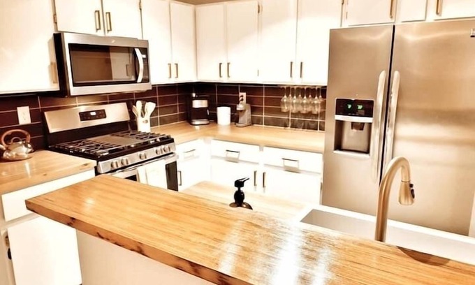 Wells Branch House | Cozy North Austin Bungalow near The Domain, Pet-friendly!