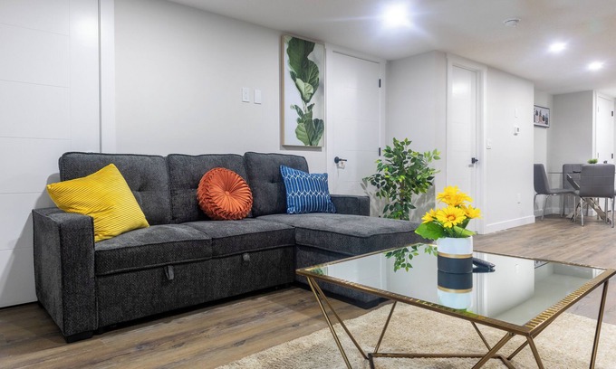 Calgary House | Cozy NW Calgary Suite—Private, Modern, Family & Pet Friendly