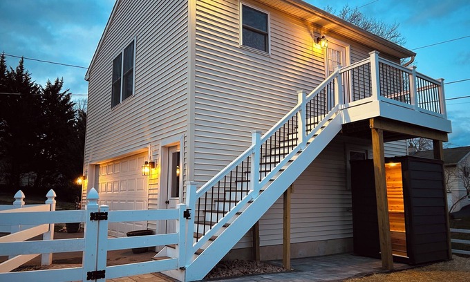 Elizabethtown Apartment | Cozy One-Bedroom Loft Above Garage in Elizabethtown with Sauna