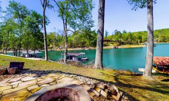 Big Creek House | Cozy Pet-Friendly 4BR | Fireplace, Patio and BBQ