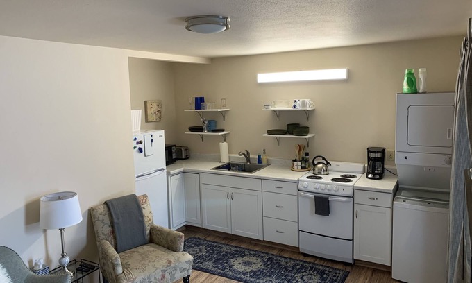 Bozeman Apartment | Cozy pet friendly apartment close to downtown Bozeman