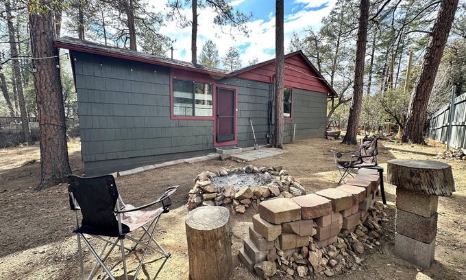Prescott Cabin | Cozy Pines Cabin in Prescott - 3bd/2ba
