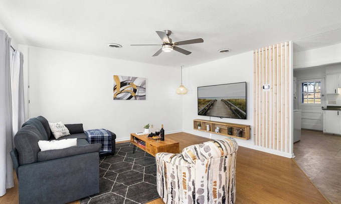 Valley Falls House | Cozy Place - Clean - Workspace with Wifi