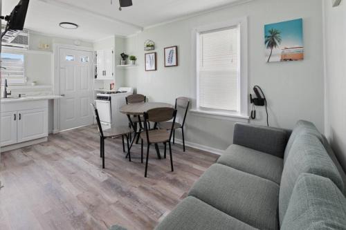 Wildwood Apartment | Cozy Private apt blocks from Beach Boardwalk 4