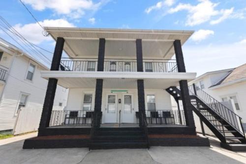 Wildwood Apartment | Cozy Private apt blocks from Beach Boardwalk 3