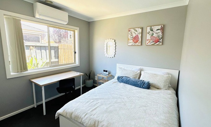 Deer Park House | CoZy Private Room near Deer Park Train Station