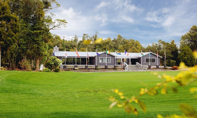Pitone Apartment | Cozy private studio nestled amongst the Rainforest. Café and amenities onsite.