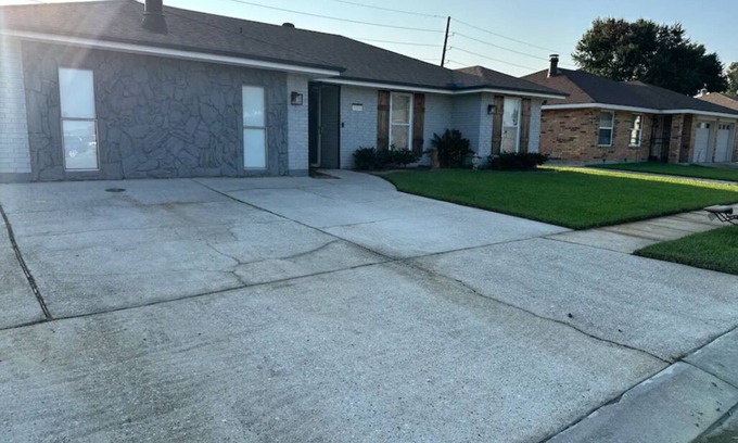 Kenner - Louis Armstrong International Airport House | Cozy private suit inside a home in awesome Kenner with AC, WiFi